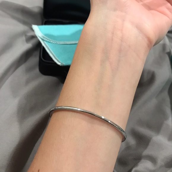 Tiffany & Co T wire White Gold bracelet - Picture 3 of 7